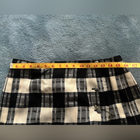 Vintage Tartan Black and White Knee-Length A-Line Kilt Skirt with Pleats - Picture 5 of 7